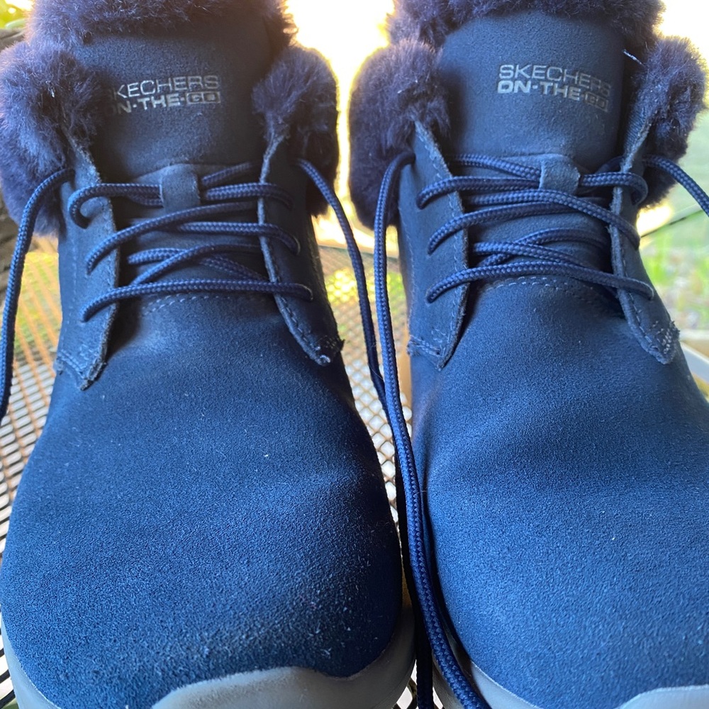 Skechers sherpa lined boots. 7 1/2 wide